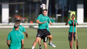 Álex Moreno en pleno entrenamiento esta semana.