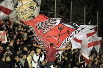 "Los Bukaneros", aficionados ultras del Rayo Vallecano.