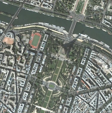 Gran icono de París y de toda Francia, es probablemente la estructura de hierro más famosa del planeta. Fue la pieza central de la Exposición Universal de 1889, celebrada en París para conmemorar el centenario de la Revolución Francesa. Su diseñador fue el ingeniero Gustave Eiffel. Mide unos 330 metros (incluyendo antenas), pero debido a que el hierro se expande con el calor, la torre puede "crecer" hasta 15 centímetros durante el verano.