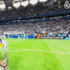 Vinicius leads anthem: fans join in thunderous chorus after Real Madrid’s Super Cup triumph!