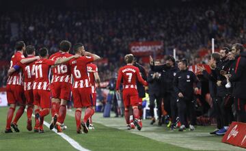 0-4. Koke celebr¨® el cuarto gol.