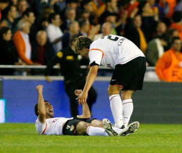 Raúl Albiol y Alexis Ruano celebran la victoria contra Osasuna (3-0). 