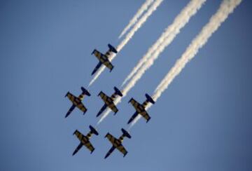 Acrobacias de los aviones L-39 Albatross del equipo Latvian Baltic Bees.