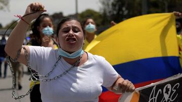 A member of the cultural sector shouts slogans during a march to protest against the measures adopted by the Colombian government to fight the novel coronavirus, COVID-19, pandemic, in Bogota on April 19, 2021. (Photo by Raul ARBOLEDA / AFP)