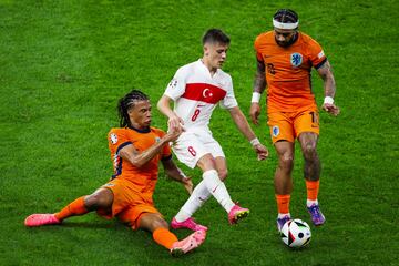 Turkey's forward #08 Arda Guler fights for the ball with Netherlands' forward #10 Memphis Depay and Netherlands' defender #05 Nathan Ake during the UEFA Euro 2024 quarter-final football match between the Netherlands and Turkey at the Olympiastadion Berlin in Berlin on July 6, 2024. (Photo by Ronny HARTMANN / AFP)