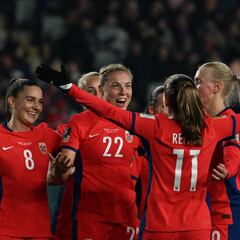 Haug hace de Hegerberg para meter a Noruega en octavos