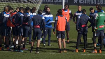 Quique y la plantilla anterior.