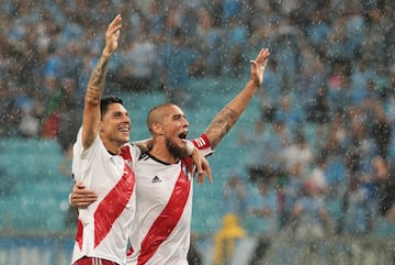 El equipo argentino logró darle vuelta a un 2-0 en contra de visitante y accedió a la final del torneo internacional, con un gol del delantero colombiano.