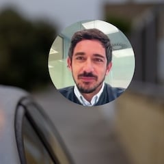 Alejandro González, creador de las balizas V-16 de la DGT: “Los triángulos no iluminan, te pones en riesgo al caminar 50 metros”