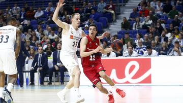 Carlos Aloc&eacute;n, en un partido con el Zaragoza ante el Real Madrid de Prepelic y Thompkins.