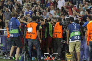 Los jugadores celebran el 5-4 de Pedro. 