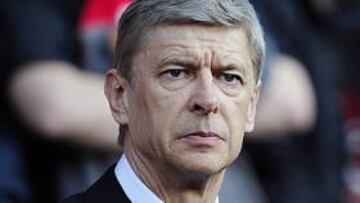 Wenger critica la filosofía de fichajes del Madrid