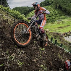 Toni Bou arrasa en la primera jornada del GP de Japón