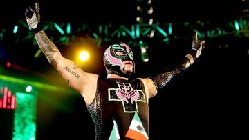Latinos en WWE: Rey Mysterio y su pintoresca máscara