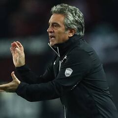 Juan Manuel Lillo deja de ser el DT del Vissel Kobe de Japón
