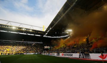 El Borussia Dortmund y el FC Schalke 04 se han enfrentado hoy y el ambiente del Signal Iduna Park siempre impacta.