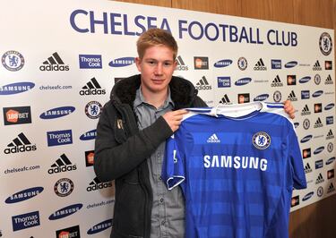La etapa de Kevin De Bruyne en el Chelsea fue muy breve y no tuvo éxito. Fue una de las grandes promesas que el club no consiguió retener, ya que luego se convirtió en uno de los mejores centrocampistas del mundo. El Chelsea fichó a De Bruyne en enero de 2012 procedente del KRC Genk.