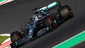 SUZUKA, JAPAN - OCTOBER 13: Lewis Hamilton of Great Britain driving the (44) Mercedes AMG Petronas F1 Team Mercedes W10 on track during the F1 Grand Prix of Japan at Suzuka Circuit on October 13, 2019 in Suzuka, Japan. (Photo by Mark Thompson/Getty Images)