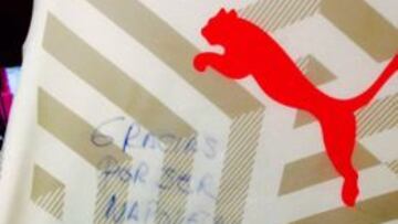 Diego Armando Maradona le dedicó esta camiseta a Pepe Reina.