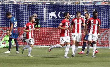 Raúl Garcia celebra un gol con el Athletic ante el Levante.