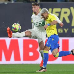 Fiebre amarilla en el Elche: Palacios, Diego González, Carmona y Milla, apercibidos