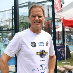 Frank de Boer: “Fichar por el Madrid es bueno para Huijsen, pero es un riesgo”