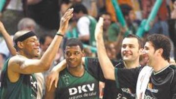 <b>MISIÓN CUMPLIDA. </b>Rooks, Arnold, Gurovic y Mumbrú festejan el triunfo.