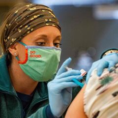 ¿Quién debe ponerse la segunda dosis de refuerzo de la vacuna COVID?