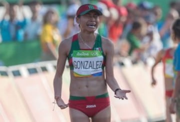 María Guadalupe González se quedó con la medalla de plata en la caminata de 20 kilómetros. Con ello le dio a México la décima medalla en la historia de la marcha olímpica y, además, se convirtió en la segunda mujer en conseguir una medalla en atletismo tras Ana Guevara. 