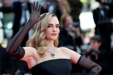 Cara Delevingne posa en la alfombra roja durante la llegada a la proyección de la película 'Colors of Time'.   