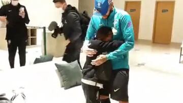 Esta es la magia del fútbol en su máxima expresión: la reacción de este niño al ver a Neymar...