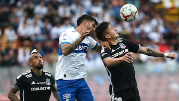 Futbol, Universidad Catolica vs Colo Colo.
Fecha 9, campeonato Nacional 2024.
El jugador de Universidad Catolica Daniel Gonzalez  disputa el balon con Guillermo Paiva de Colo Colo durante el partido de primera division realizado en el estadio Santa Laura de Santiago, Chile.
20/04/2024
Javier Salvo/Photosport

Football, Universidad Catolica vs Colo Colo.
9nd turn, 2024 National Championship.
Universidad CatolicaÕs player Daniel Gonzalez, vies for the ball against Guillermo Paiva of Colo Colo during the first division match held at the Santa Laura stadium in Santiago, Chile.
20/04/2024
Javier Salvo/Photosport