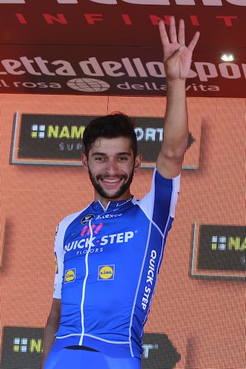 El ciclista del Quick Step Fernando Gaviria ganó la etapa 13 de la edición centenario del Giro de Italia y se convierte en el primer colombiano en ganar cuatro etapas en una vuelta grande.