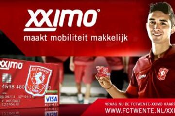 Felipe Gutiérrez es figura del Twente y por eso fue protagonista de la publicidad de la Visa Twente para los hinchas.