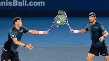 Los doblistas más importantes en la historia. Los estadounidenses estarán en una partido de exhibición ante Rober Farah y Juan Sebastián Cabal en el Movistar Arena de Bogotá en diciembre. 