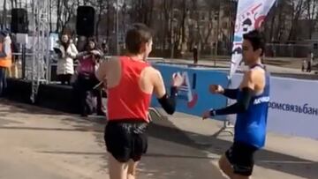 Se juegan quién ganará la carrera...¡al piedra, papel o tijera!