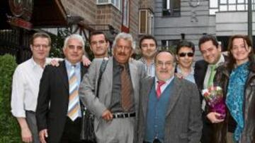 David Vidal junto a varios miembros del equipo de AS