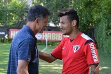 Uno a uno Osorio se fue despidiendo del plantel.