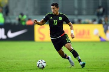 Carlos Salcedo, defensa de Chivas.