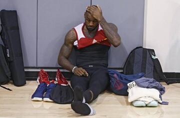 LeBron James, durante el entrenamiento de ayer.