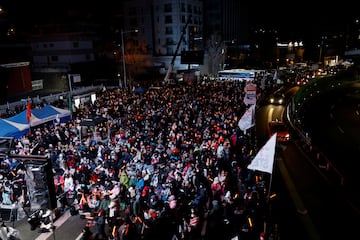 Supporters gather near the official residence of the impeached South Korean President Yoon Suk Yeol in Seoul, South Korea, January 15, 2025. REUTERS/Tyrone Siu