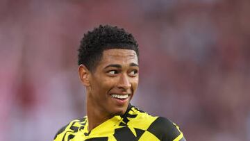 FREIBURG IM BREISGAU, GERMANY - AUGUST 12: Jude Bellingham of Borussia Dortmund warms up prior to kick off of the Bundesliga match between Sport-Club Freiburg and Borussia Dortmund at Europa-Park Stadion on August 12, 2022 in Freiburg im Breisgau, Germany. (Photo by Alex Grimm/Getty Images)