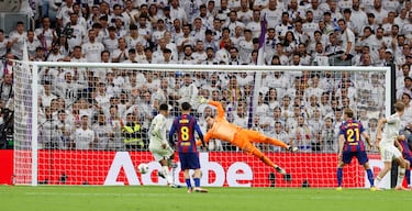 Jude Bellingham marca el 2-1 al FC Barcelona. 