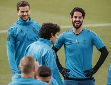 Isco junto a Vallejo y Nacho. 