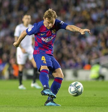 El jugador croata estaba en la agenda rojiblanca el verano de 2013 pero su posible fichaje se emplaz¨® para la siguiente temporada. En junio de 2014 el Barcelona lleg¨® a un acuerdo con ¨¦l y con el Sevilla, hecho que le alej¨® del Atl¨¦tico de Madrid.