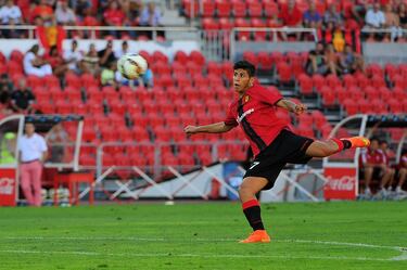 El mallorquín militó en las categorías inferiores del Mallorca y en la temporada 2013-2014 subió al primer equipo, donde estuvo hasta el 2015. En 2016 llegó al Real Madrid.