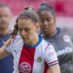 Janelly Farías llora tras su primer gol con Chivas femenil