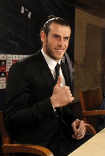 Gareth Bale estuvo acompañado en la rueda de prensa por Emilio Butrageño.