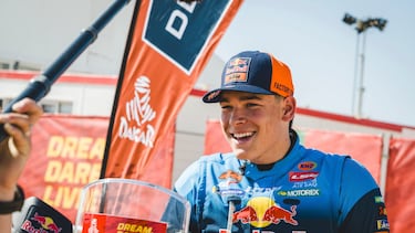 El joven español Edgar Canet (Red Bull KTM), ganador del prólogo del Dakar 2026, disputado en Yanbu (Arabia Saudí) con 22 kilómetros cronometrados.