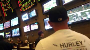 Robert Brandel fingió su secuestro y asalto debido a que no tenía dinero para pagar una apuesta del Super Bowl, pero la policía lo descubrió.